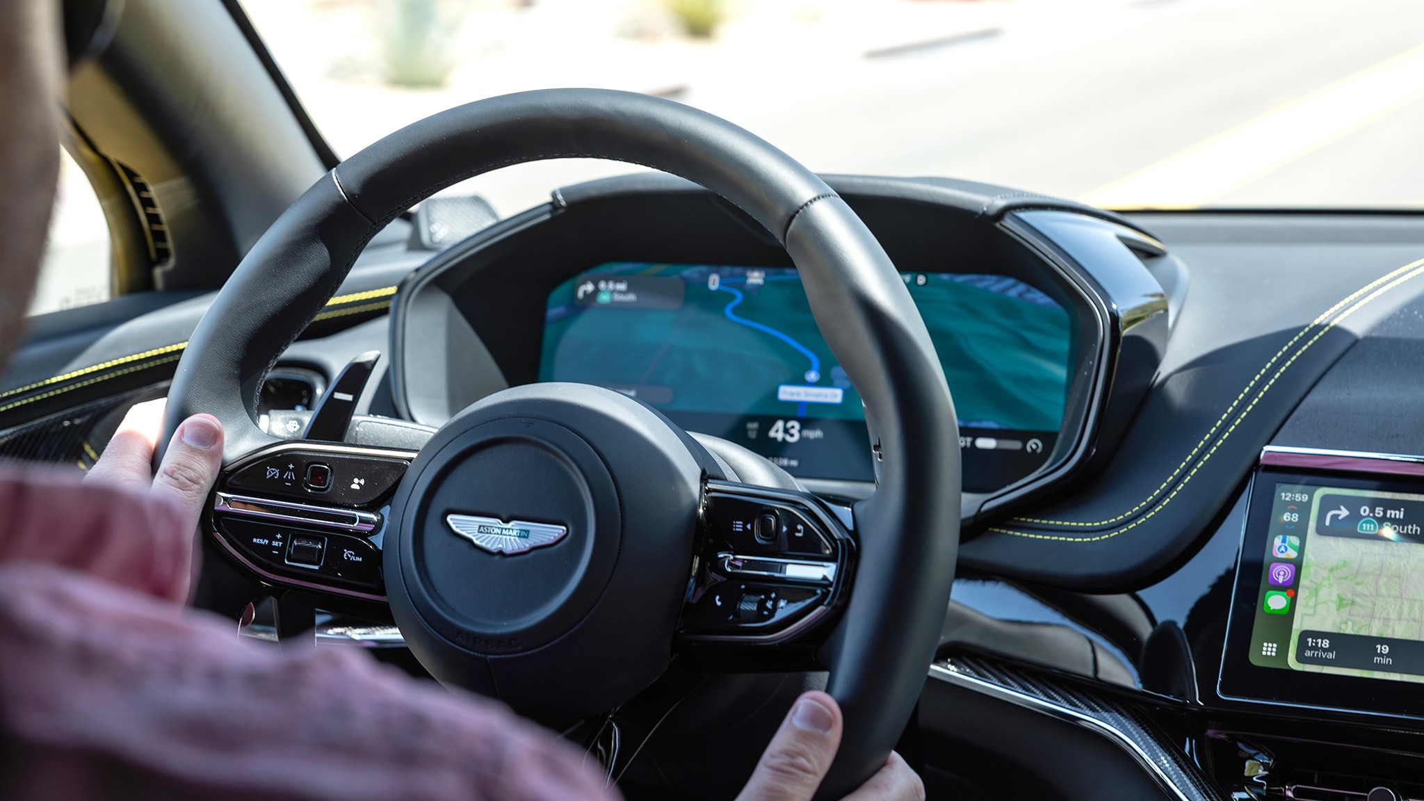 新版 CarPlay Ultra 引发车企争议:苹果在汽车中的野心正遭遇阻力